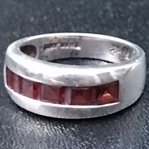 VINTAGE Sterling Silver Channel Set Red Gemstone Ring - Picture 4 of 12